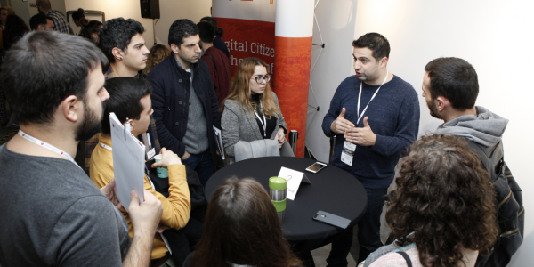 Trainer Mounir Ibrahim gives a speed-geeking session at TechCamp Cyprus.